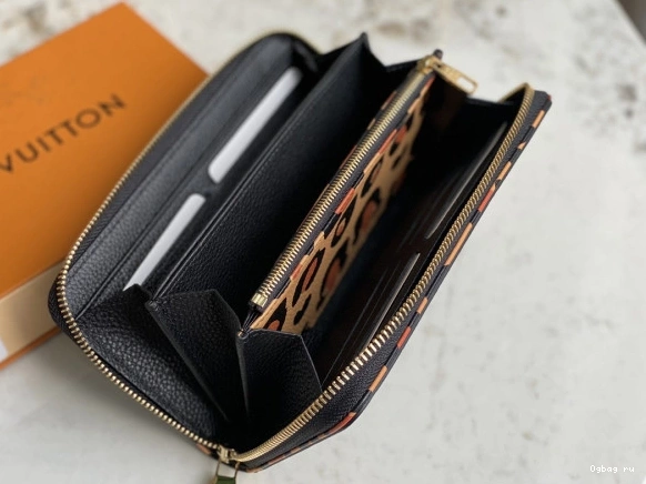ZIPPY LOUIS VUITTON WALLET 0824